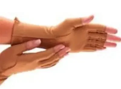 Isotoner Therapeutic – Compression Gloves Open Finger Small Over-the-Wrist Length Right Hand Nylon / Spandex – 55659502