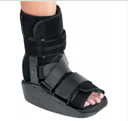 MaxTrax – Walker Boot Medium Hook and Loop Closure Male 5-1/2 to 10 / Female 6-1/2 to 11 Left or Right Foot – 11-1384-3-00000