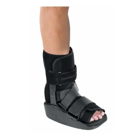 MaxTrax – Walker Boot Small Hook and Loop Closure Male Up to 5 / Female 4-1/2 to 6 Left or Right Foot – 79-95343