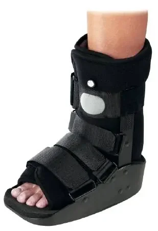 MaxTrax – Walker Boot X-Small Hook and Loop Closure Female Up to 4 Left or Right Foot – 79-95422