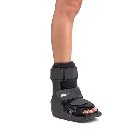 Ossur Formfit – Walker Boot Ossur FormFit X-Small D-Ring / Hook and Loop Strap Closure Male 2 to 4 / Female 3-1/2 to 5-1/2 Left or Right Foot – W0300BLK