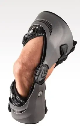 Quantum OA Medial – Knee Brace X-Small Ratchet Buckle 9-3/4 to 11-3/4 Inch Calf Circumference / 13 to 17 Inch Thigh Circumference Right Knee – 100534-210